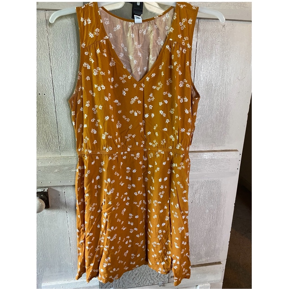 Old Navy gathered waist, v neck floral print dress